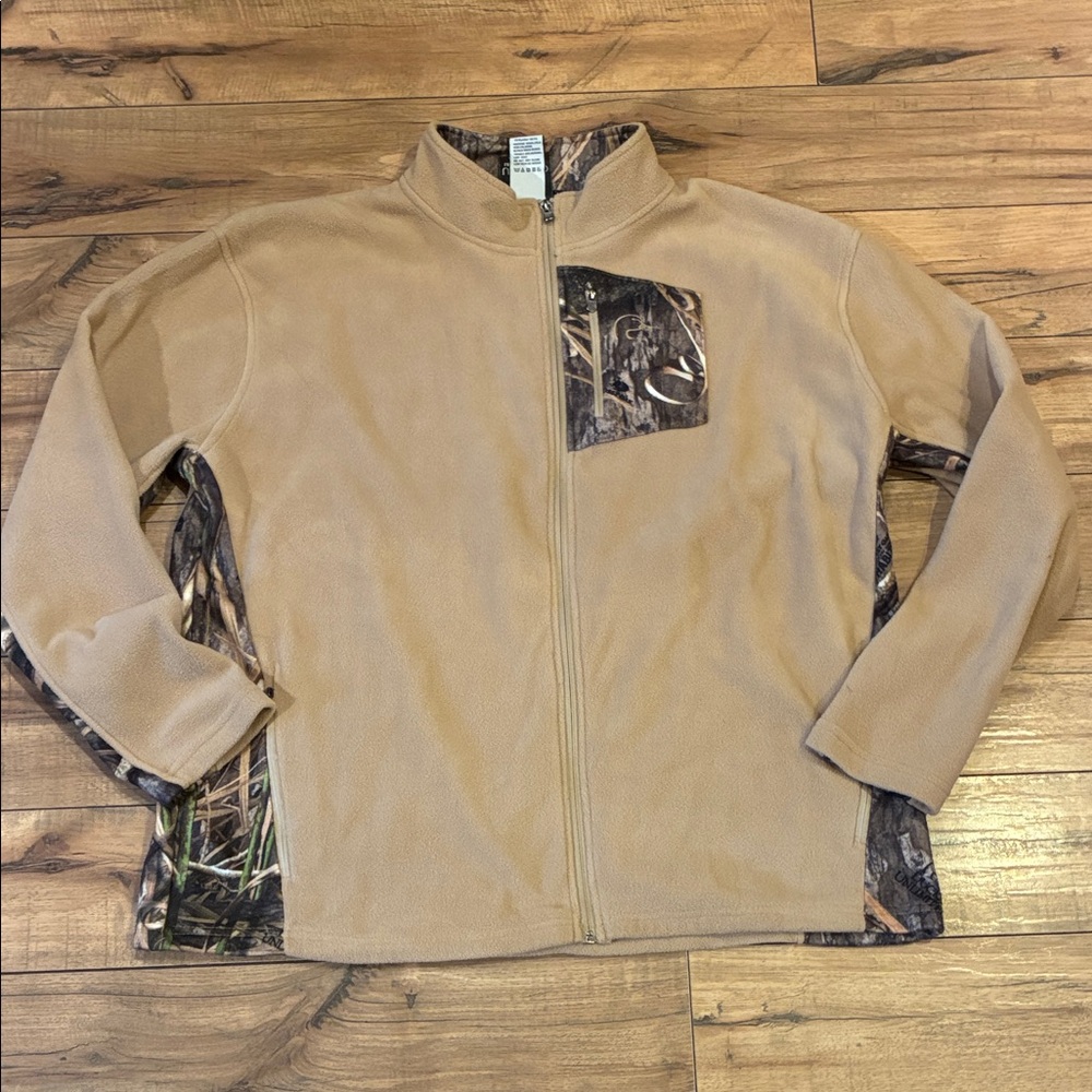 Ducks Unlimited Mossy Oak Fleece with Camo Accents Hunting Outdoors
